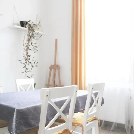 Historical Retreat 1906 דירה