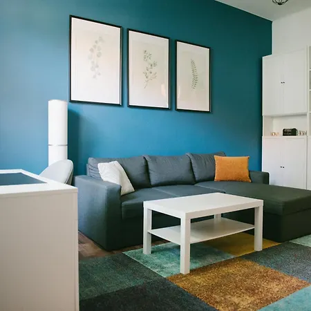 Historical Retreat 1906 דירה