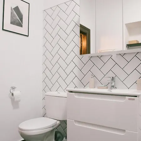 Historical Retreat 1906 דירה