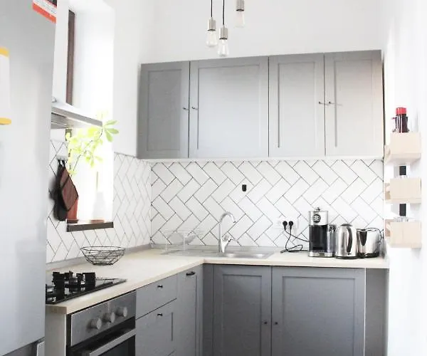 Apartment Historical Retreat 1906 *